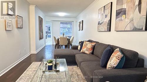 6 Shallowford Court, Toronto, ON - Indoor Photo Showing Living Room