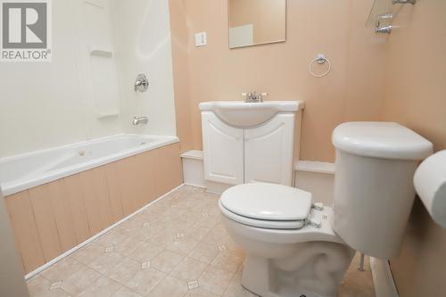 210 Hamilton Avenue, St. John'S, NL - Indoor Photo Showing Bathroom