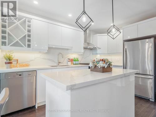 97 Golf Links Drive, Aurora, ON - Indoor Photo Showing Kitchen With Stainless Steel Kitchen With Upgraded Kitchen