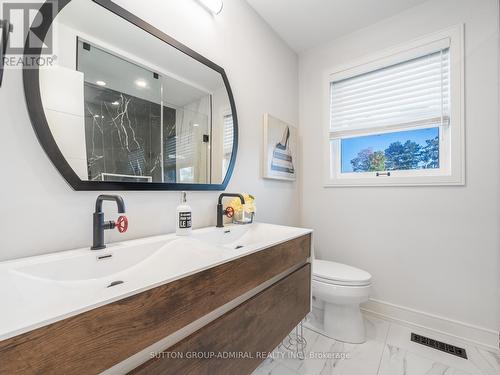 97 Golf Links Drive, Aurora, ON - Indoor Photo Showing Bathroom