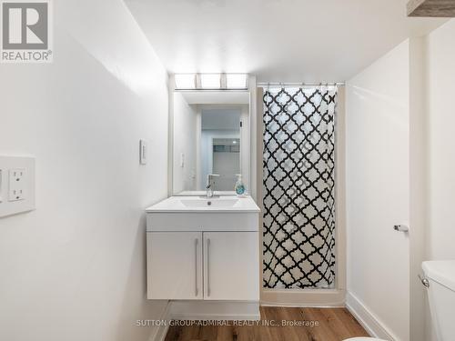 97 Golf Links Drive, Aurora, ON - Indoor Photo Showing Bathroom