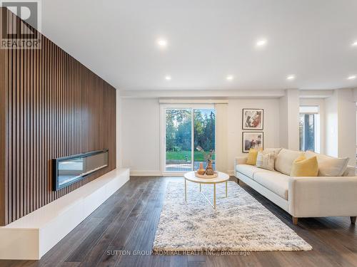 97 Golf Links Drive, Aurora, ON - Indoor Photo Showing Living Room With Fireplace