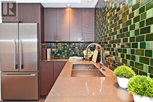 128 Larksmere Court, Markham, ON - Indoor Photo Showing Kitchen