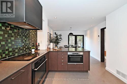 128 Larksmere Court, Markham, ON - Indoor Photo Showing Kitchen