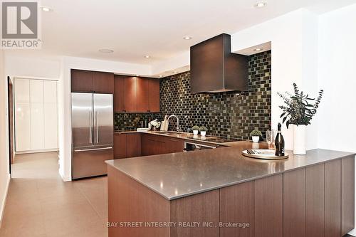 128 Larksmere Court, Markham, ON - Indoor Photo Showing Kitchen