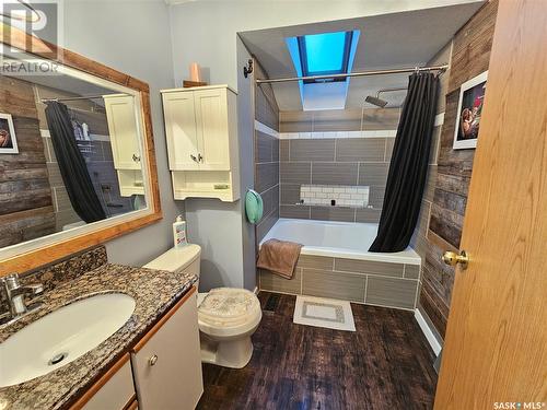 616 2Nd Avenue W, Meadow Lake, SK - Indoor Photo Showing Bathroom