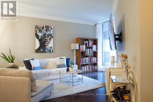 219 - 25 Earlington Avenue, Toronto, ON - Indoor Photo Showing Living Room