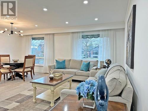 27 Crendon Drive, Toronto, ON - Indoor Photo Showing Living Room