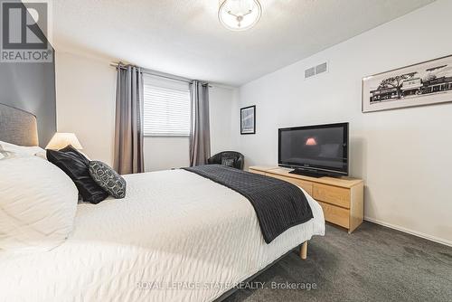 145 Dragoon Drive, Hamilton, ON - Indoor Photo Showing Bedroom