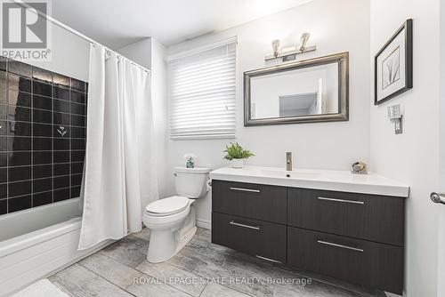 145 Dragoon Drive, Hamilton, ON - Indoor Photo Showing Bathroom