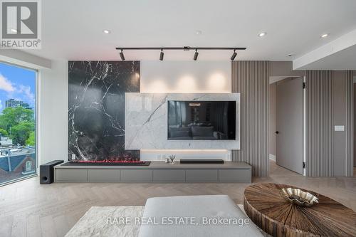 504 - 346 Davenport Road, Toronto, ON - Indoor Photo Showing Living Room