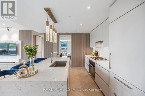 504 - 346 Davenport Road, Toronto, ON - Indoor Photo Showing Kitchen