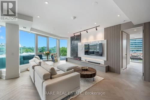 504 - 346 Davenport Road, Toronto, ON - Indoor Photo Showing Living Room