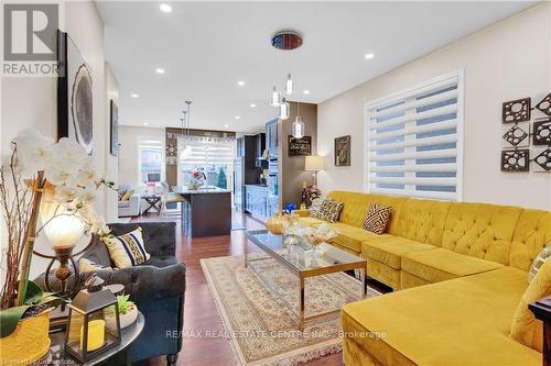 206 Amand Drive, Kitchener, ON - Indoor Photo Showing Living Room