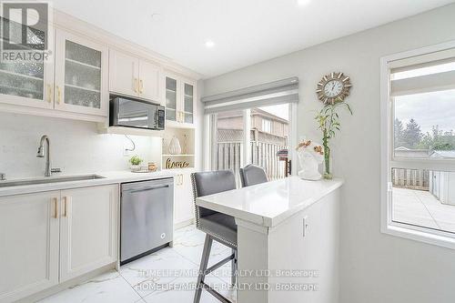 10 Hackberry Gate, Brampton, ON - Indoor Photo Showing Kitchen