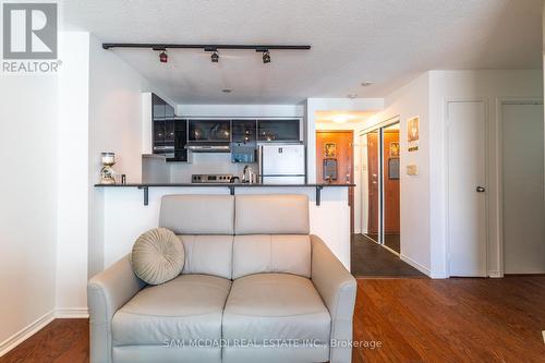 1404 - 10 Yonge Street, Toronto, ON - Indoor Photo Showing Living Room