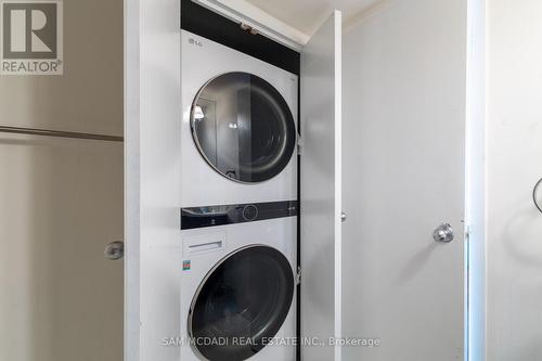 1404 - 10 Yonge Street, Toronto, ON - Indoor Photo Showing Laundry Room