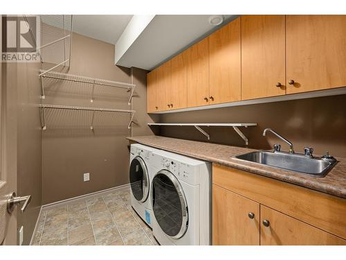 3512 Ridge Boulevard Unit# 3, West Kelowna, BC - Indoor Photo Showing Laundry Room