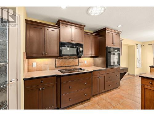 3512 Ridge Boulevard Unit# 3, West Kelowna, BC - Indoor Photo Showing Kitchen