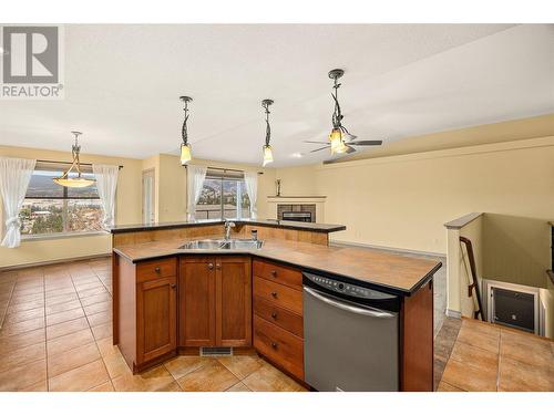 3512 Ridge Boulevard Unit# 3, West Kelowna, BC - Indoor Photo Showing Kitchen With Double Sink