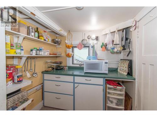 3983 Broadway Avenue, Smithers, BC - Indoor Photo Showing Kitchen