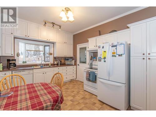 3983 Broadway Avenue, Smithers, BC - Indoor Photo Showing Kitchen With Double Sink