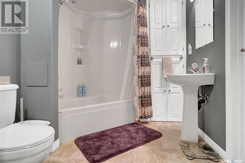 18 Young Crescent, Regina, SK - Indoor Photo Showing Bathroom