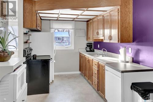 18 Young Crescent, Regina, SK - Indoor Photo Showing Kitchen With Double Sink