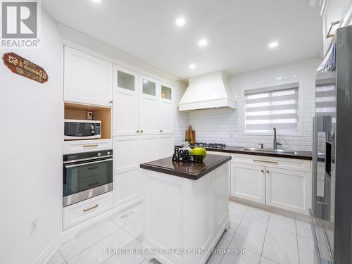 87 Longview Drive, Bradford West Gwillimbury, ON - Indoor Photo Showing Kitchen With Upgraded Kitchen