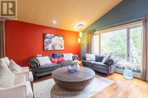 1628 Petrie Way, Mississauga, ON - Indoor Photo Showing Living Room