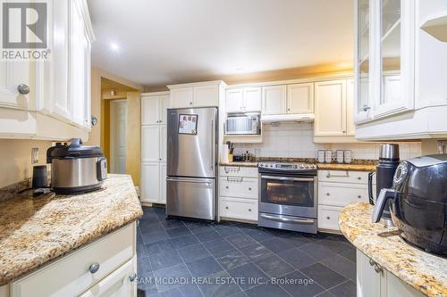 1628 Petrie Way, Mississauga, ON - Indoor Photo Showing Kitchen