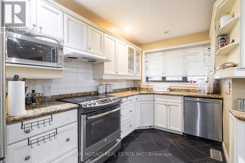 1628 Petrie Way, Mississauga, ON - Indoor Photo Showing Kitchen