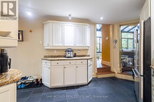 1628 Petrie Way, Mississauga, ON - Indoor Photo Showing Kitchen