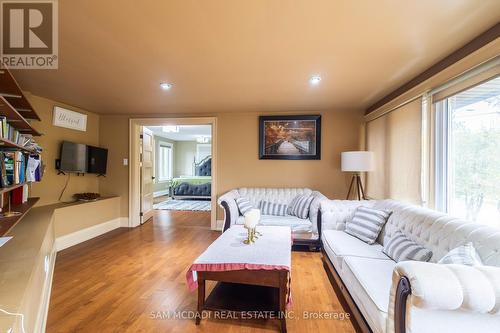 1628 Petrie Way, Mississauga, ON - Indoor Photo Showing Living Room