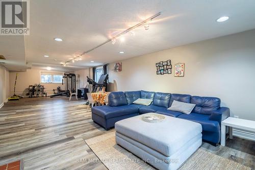 1628 Petrie Way, Mississauga, ON - Indoor Photo Showing Living Room