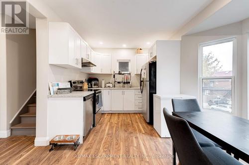 152 Sanford Avenue S, Hamilton, ON - Indoor Photo Showing Kitchen