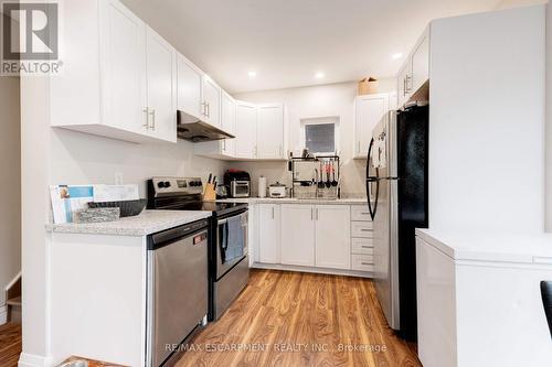 152 Sanford Avenue S, Hamilton, ON - Indoor Photo Showing Kitchen