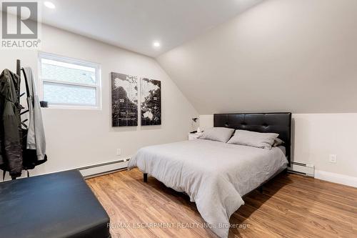 152 Sanford Avenue S, Hamilton, ON - Indoor Photo Showing Bedroom