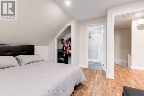 152 Sanford Avenue S, Hamilton, ON - Indoor Photo Showing Bedroom