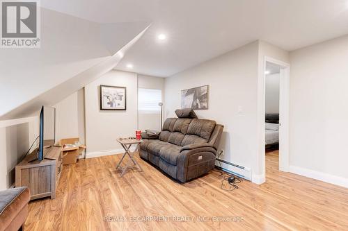 152 Sanford Avenue S, Hamilton, ON - Indoor