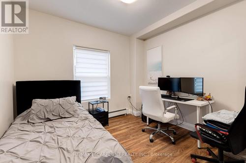 152 Sanford Avenue S, Hamilton, ON - Indoor Photo Showing Bedroom