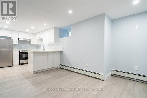 152 Sanford Avenue S, Hamilton, ON - Indoor Photo Showing Kitchen