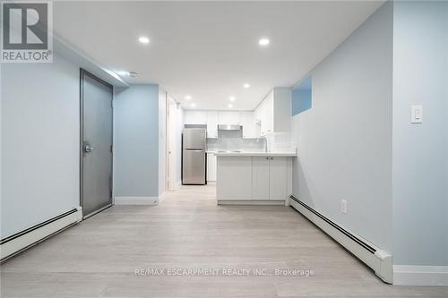 152 Sanford Avenue S, Hamilton, ON - Indoor Photo Showing Kitchen