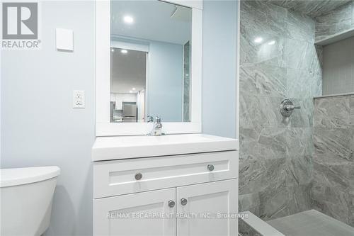 152 Sanford Avenue S, Hamilton, ON - Indoor Photo Showing Bathroom