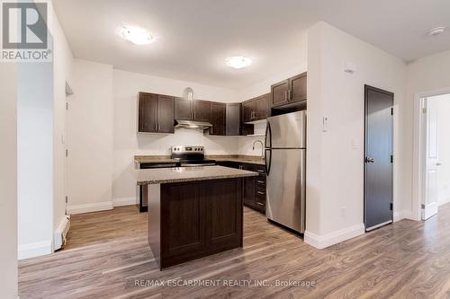 152 Sanford Avenue S, Hamilton, ON - Indoor Photo Showing Kitchen