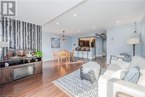 256 Starwood Drive, Guelph, ON - Indoor Photo Showing Living Room