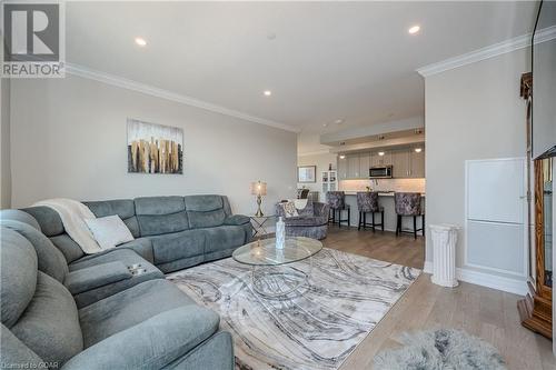 1880 Gordon Street Unit# 805, Guelph, ON - Indoor Photo Showing Living Room