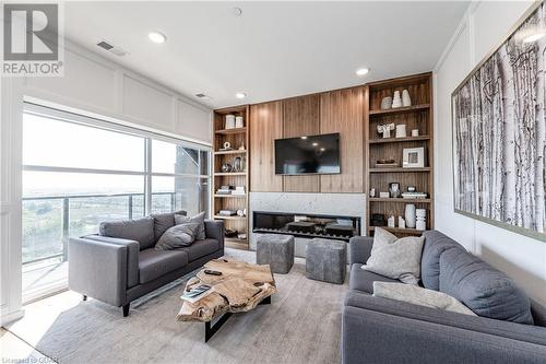 1880 Gordon Street Unit# 805, Guelph, ON - Indoor Photo Showing Living Room