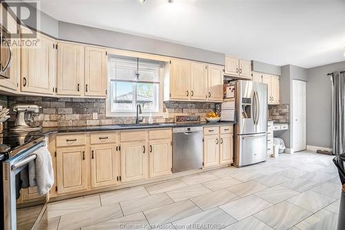 305 Mercer Street, Chatham, ON - Indoor Photo Showing Kitchen