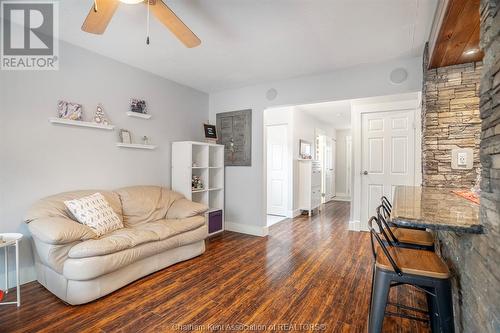 305 Mercer Street, Chatham, ON - Indoor Photo Showing Living Room